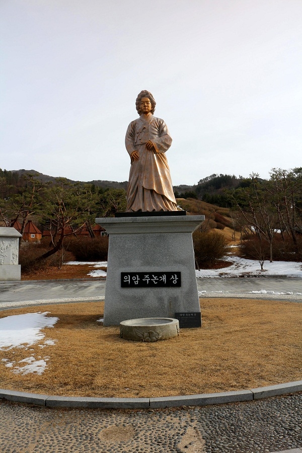 주논개 동상