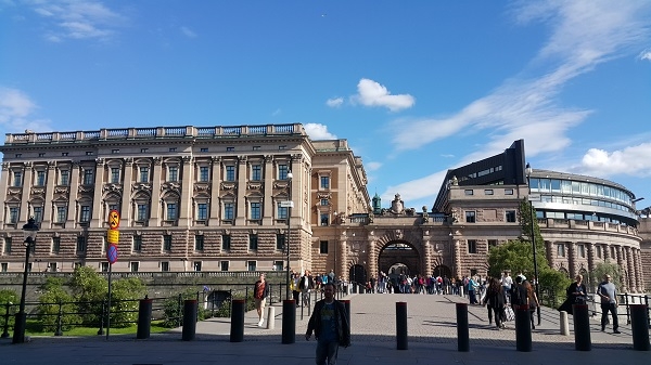 스웨덴 국회의사당 전경. 스웨덴 국회의원은 특권없기로 세계에서도 유명하다. (사진 = 이석원)