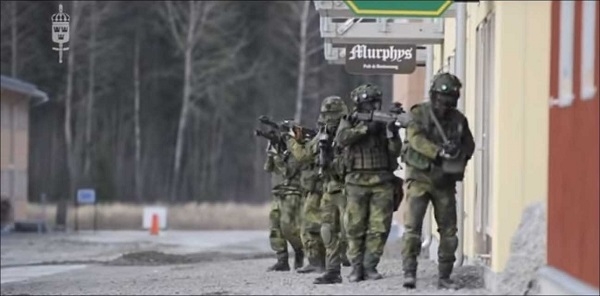 스웨덴 육군의 훈련 모습을 담은 국방성의 홍보 영상 중 한 장면. (스웨덴 궁방성 홍보 영상 캡처)