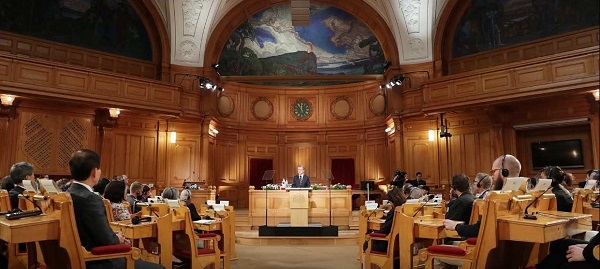 스웨덴 의회에서 연설을 하고 있는 문 대통령 (사진 = 청와대)
