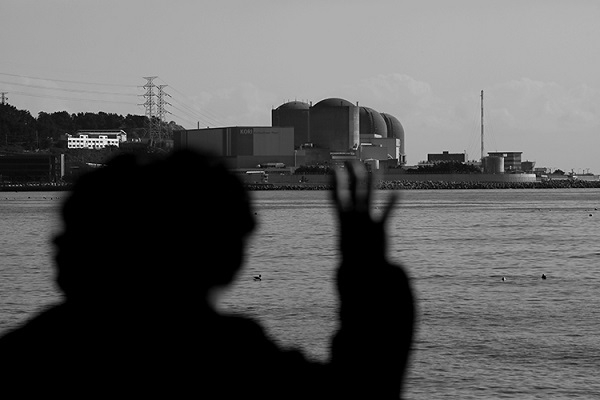 우리가 쓰고 있는 전기 때문에 고향 잃은 사람들의 애틋한 사연들이 핵발전소가 있는 해변에 절절하게 녹아 있음을 잊어서는 안 될 것입니다. ⓒ장영식