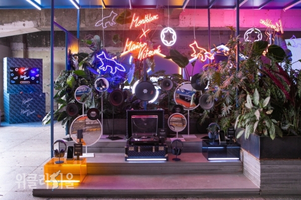 몽블랑 X 메종 키츠네 컬렉션이 전시된 몽블랑 크리에이티브 스튜디오 내부 ⓒ위클리서울 /몽블랑