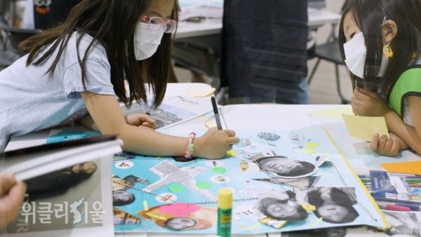 빼꼼 프로그램에 참여한 어린이들이 함께 작품을 만들고 있다.ⓒ위클리서울/ 서울문화재단