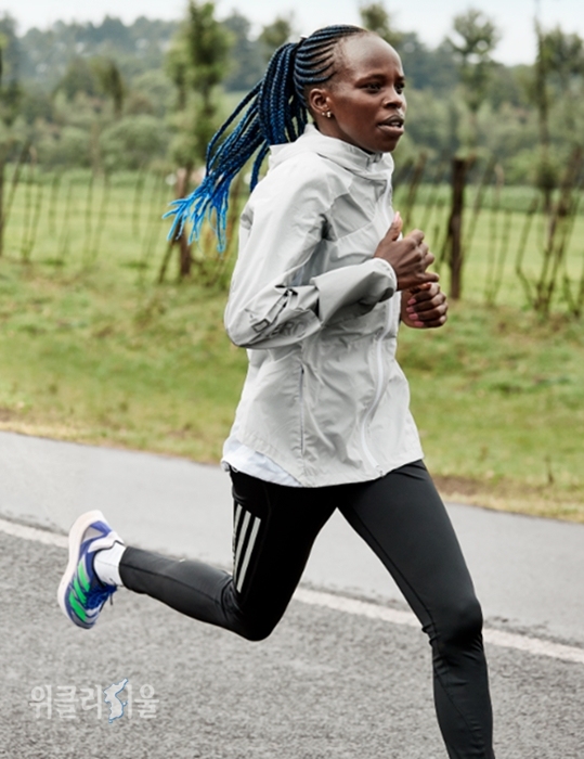 케냐의 마라톤 선수 쳅치르치르가 착용한 ‘아디제로’ ⓒ위클리서울 /아디다스
