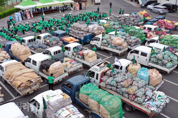 지난 19일 밀양종합운동장 주차장에서 재활용품수집 경진대회를 개최했다. ⓒ위클리서울/밀양시