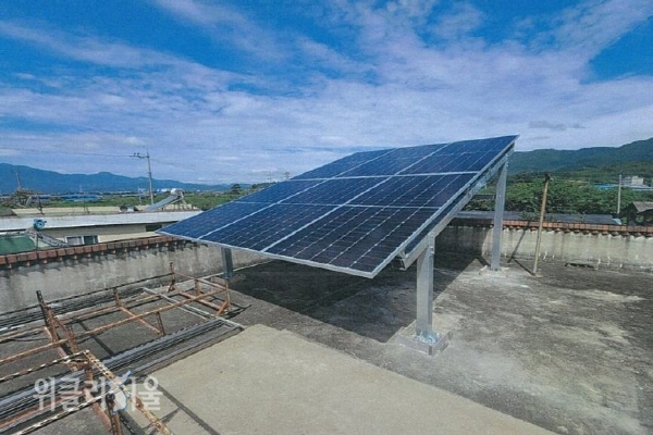주택지원사업으로 단독주택에 설치된 태양광 설비 ⓒ위클리서울/밀양시