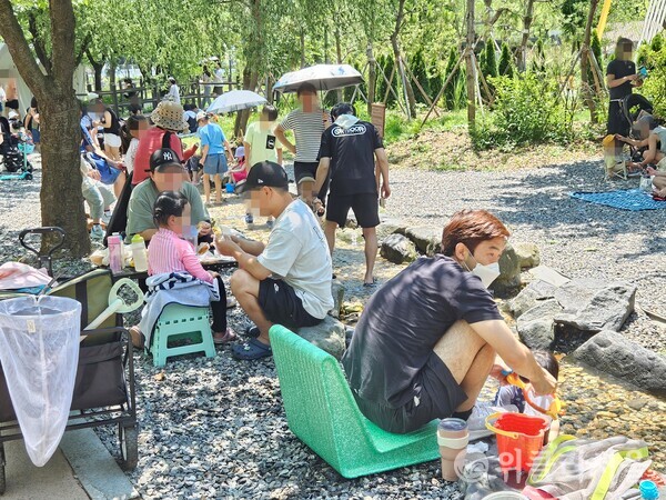 폭염 속 더위 식히는 사람들 ⓒ위클리서울/정상훈 기자