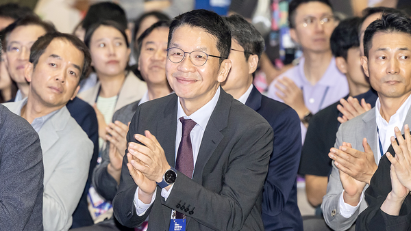 ‘제2회 대한민국 사회적 가치 페스타’ 오프닝 행사에 참석한 최창원 SK그룹 SUPEX추구협의회 의장. ⓒ위클리서울 / SK하이닉스