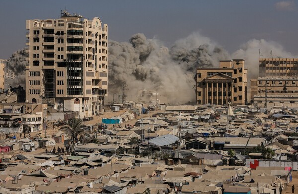 가자시티에서 이스라엘군의 폭격으로 붕괴된 고층건물. ⓒ위클리서울/연합뉴스